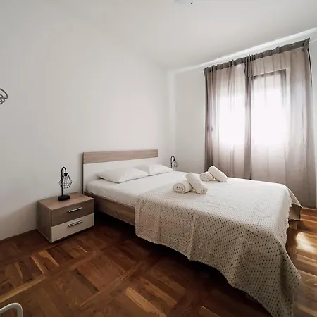 Spacious And Cosy Dumato Apartman