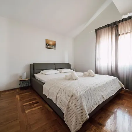 Spacious And Cosy Dumato Apartman