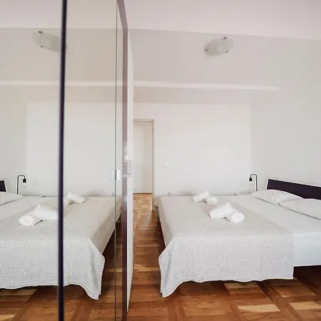 Spacious And Cosy Dumato Apartman